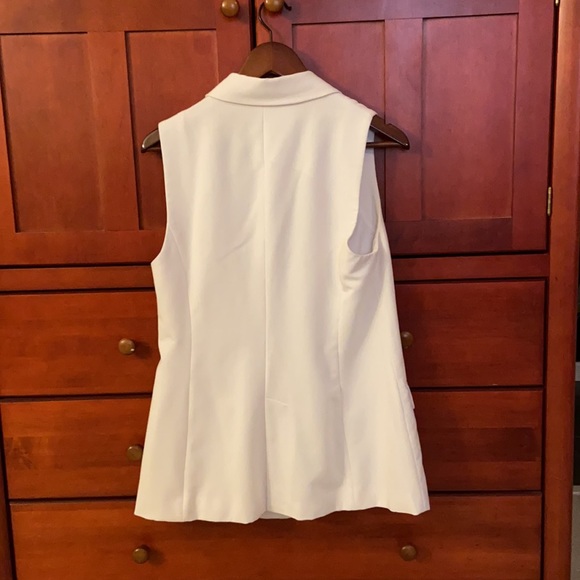 White vest - Picture 3 of 3